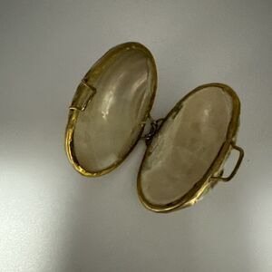 Vtg Genuine‎ seashell opens Sea Shell Locket Green Shell Snuff Case Trinket Box